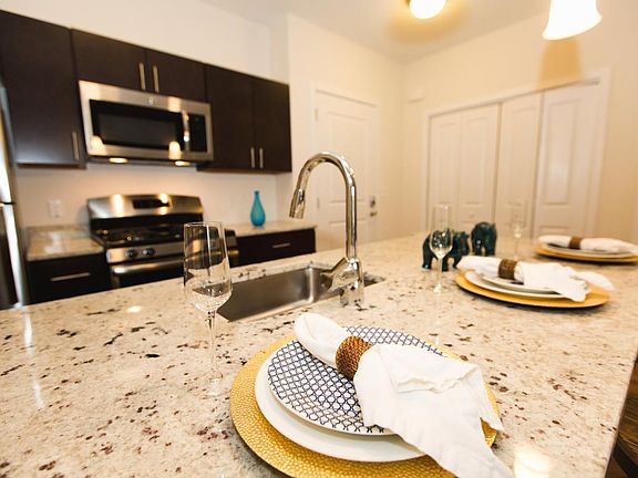 5th image of 3336 Fairfield Ave APT 405
