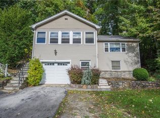 13 Woodlands Ter, Greenwood Lake, NY 10925