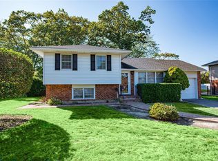 112 Hobart St, East Islip, NY 11730