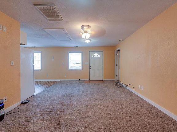 4th image of 814 E Hayward Ave