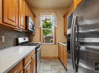 3424 34th St, Astoria, NY 11106