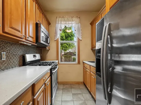3424 34th St, Astoria, NY 11106