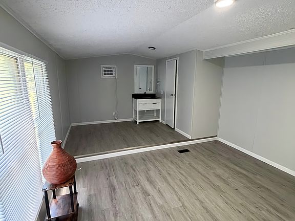 5th image of 74 Deerwood Dr