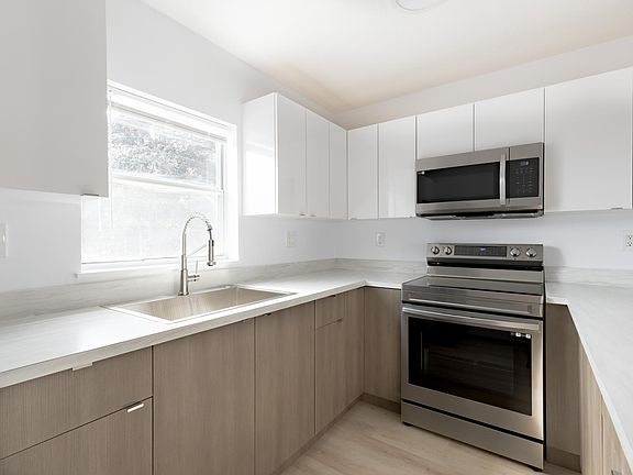 4th image of 9720 SW 184th St Unit 201