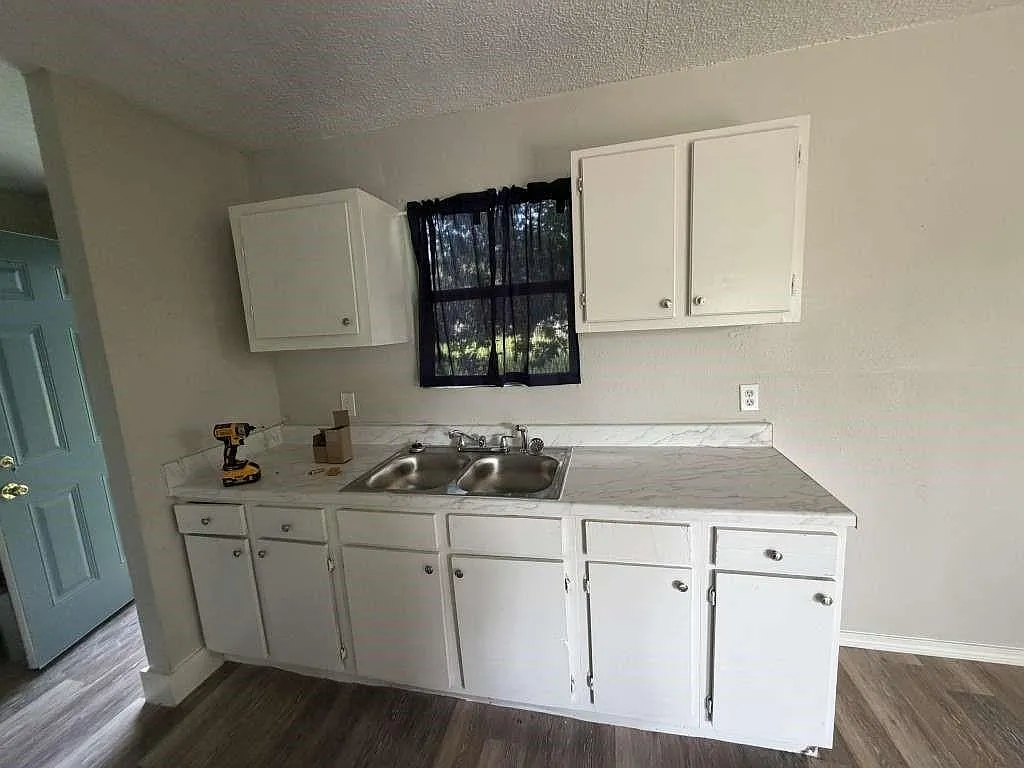 4 bed, 2.0 bath, 1152 sqft, $1,569 — Photo 4