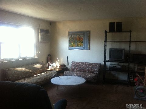 3rd image of 12 Barbara Ln