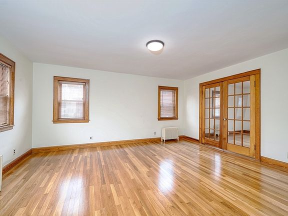 5th image of 25 Kingman Ave