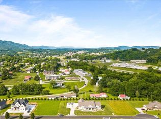 195 Grandview Ln, Jacksboro, TN 37757
