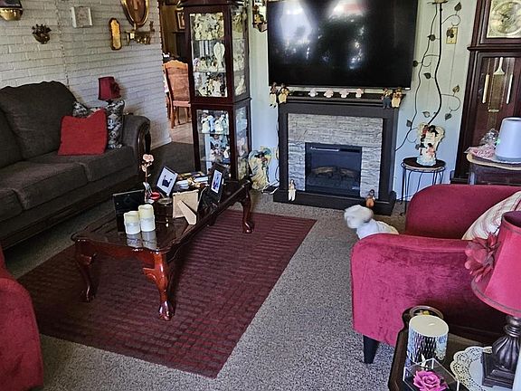 4th image of 205 E Hervey St