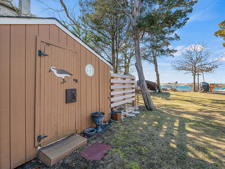 79 Pine Neck Ave — Photo 16