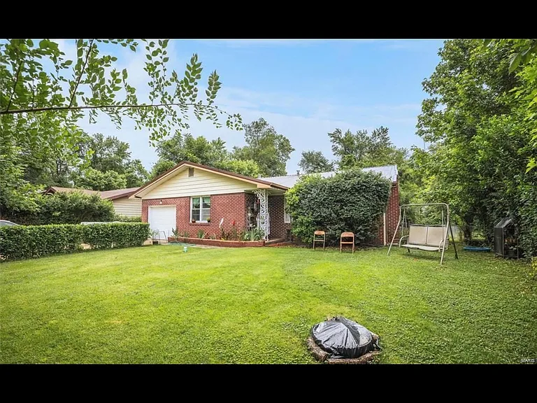 115 Hull Dr — Photo 2