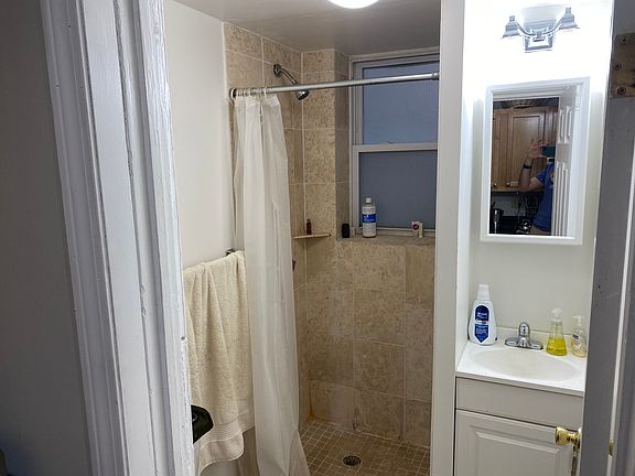 3rd image of 220 Hanover St APT 4