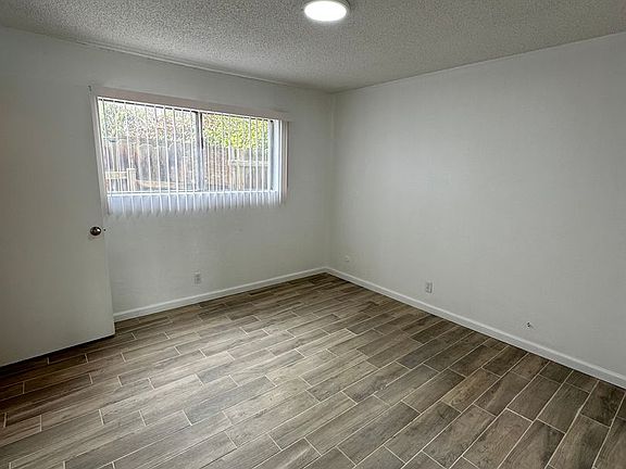 4th image of 2121 Park Way #5