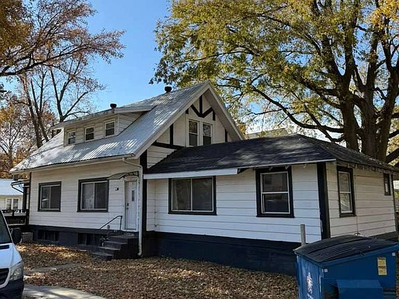 2nd image of 401 W Elliott Ave