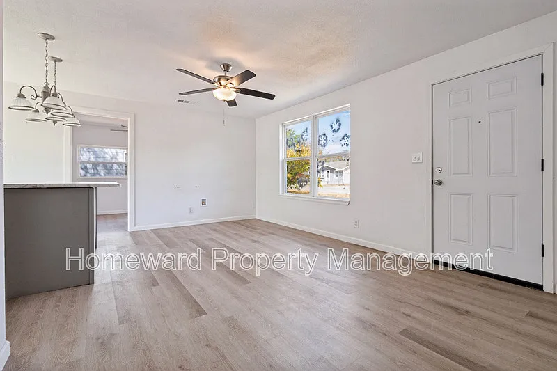 3 bed, 1.0 bath, 1140 sqft, $1,500 — Photo 4