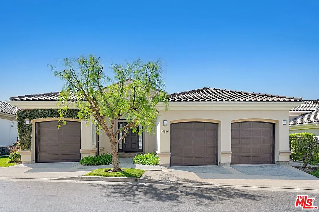 3 bed, 3.5 bath, 3466 sqft, $13,500 — Photo 2