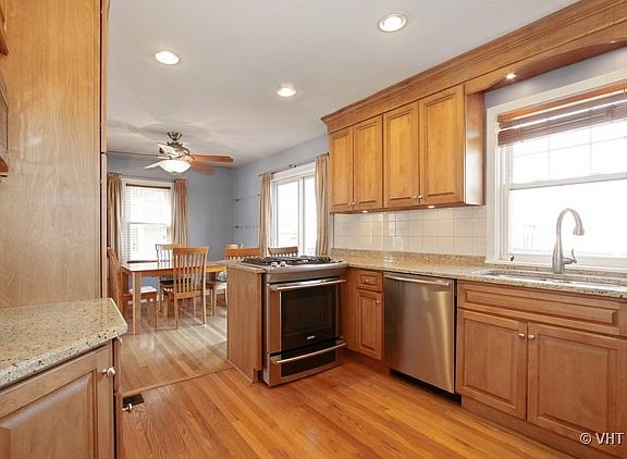 3rd image of 5654 S Oak Park Ave