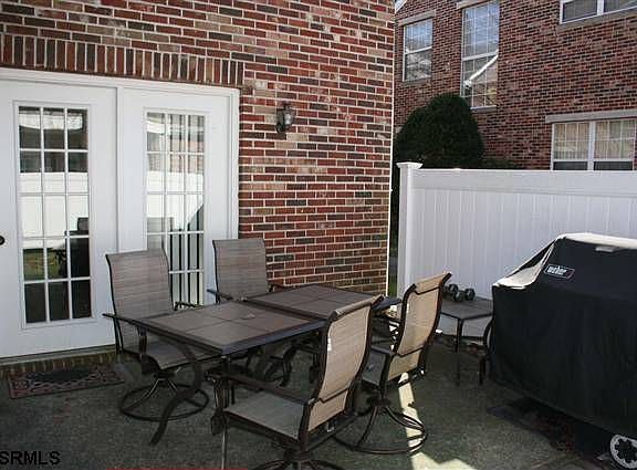 3rd image of 1521 Washington Ct