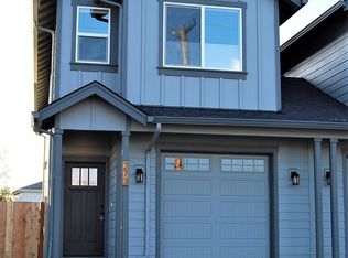 273 N 1st St, Carlton, OR 97111