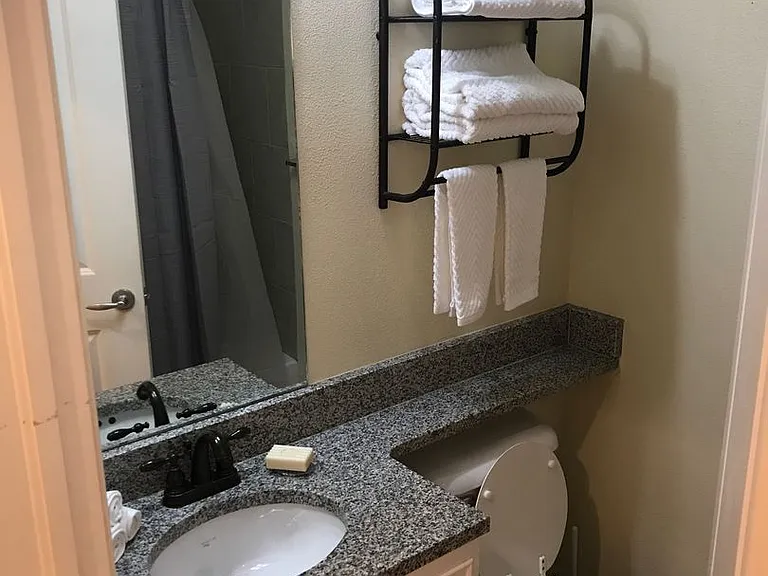 Historical 1 Bedroom Spacious Units! — Photo 24