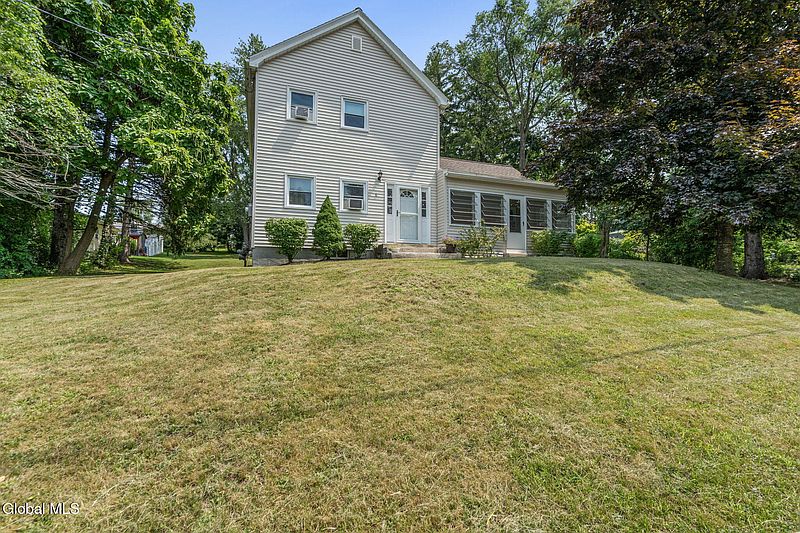 2nd image of 6 Acorn Avenue