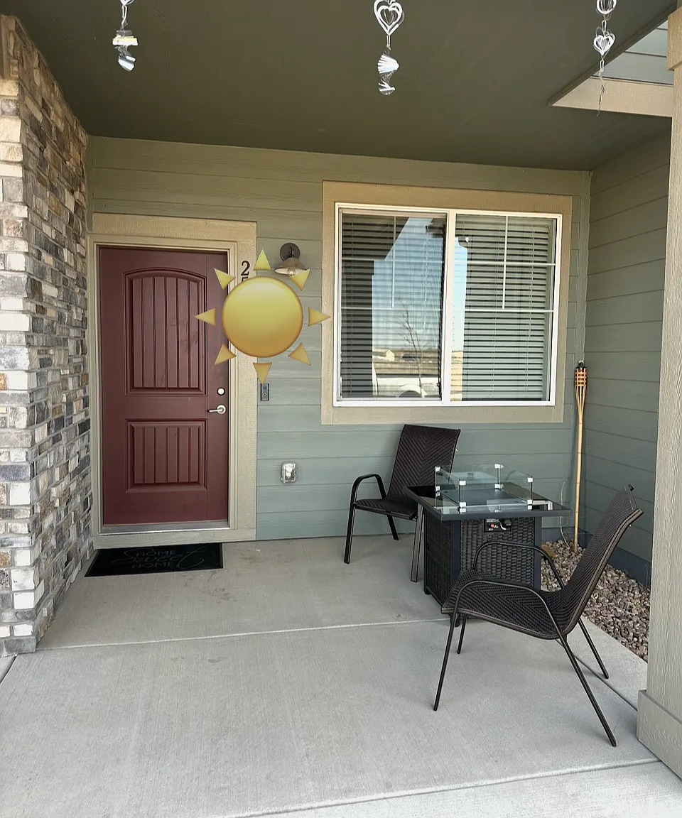 3 bed, 2.5 bath, 2300 sqft, $2,500 — Photo 1