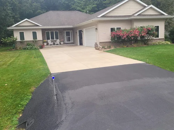 4199 Westview Ln, Oshkosh, WI 54904