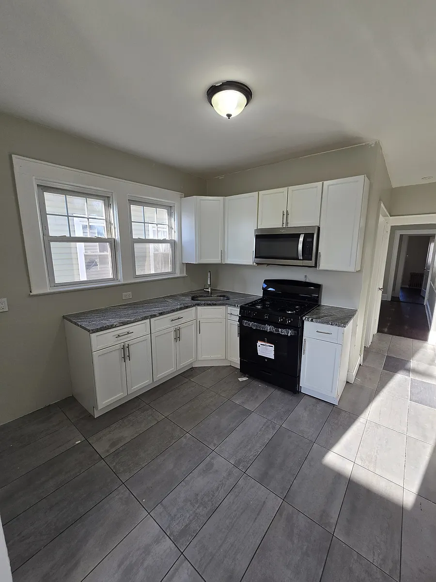 Building Photo - 1043 Jefferson Ave #2A