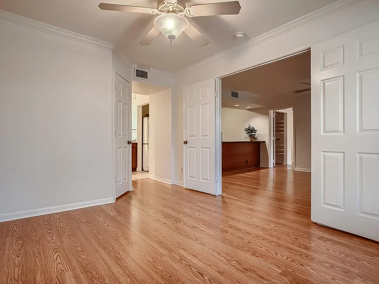 7685 Northcross Dr #323 — Photo 10
