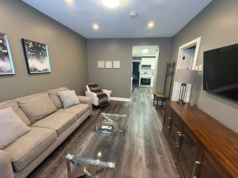 212 Rosslyn Ave N — Photo 8