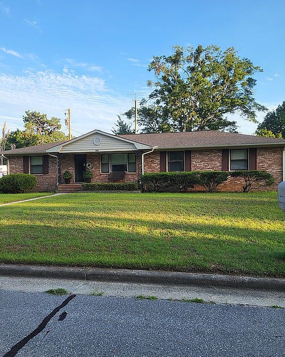 1st image of 815 Hilma Cir