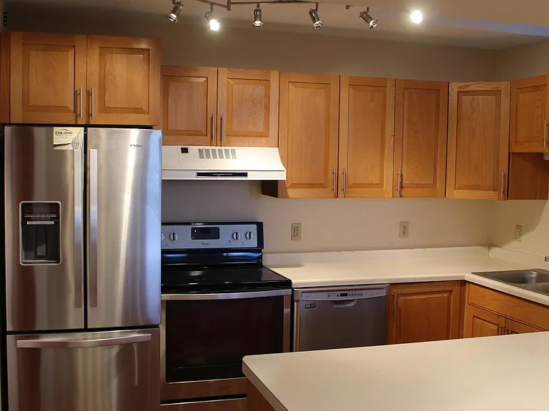Jefferson Square Apartments — Photo 30