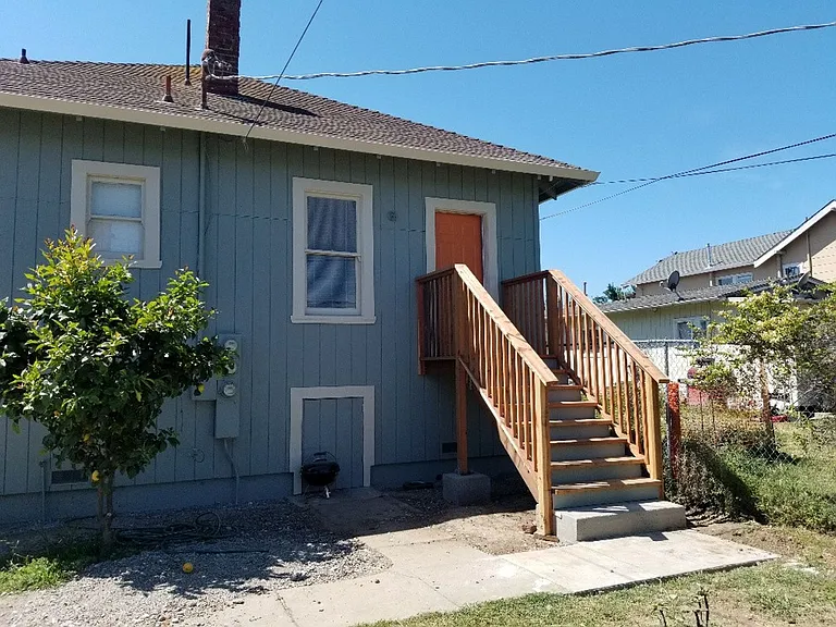 230-234 Arkansas St — Photo 3