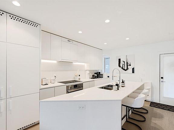 2nd image of 430 Parry St #204
