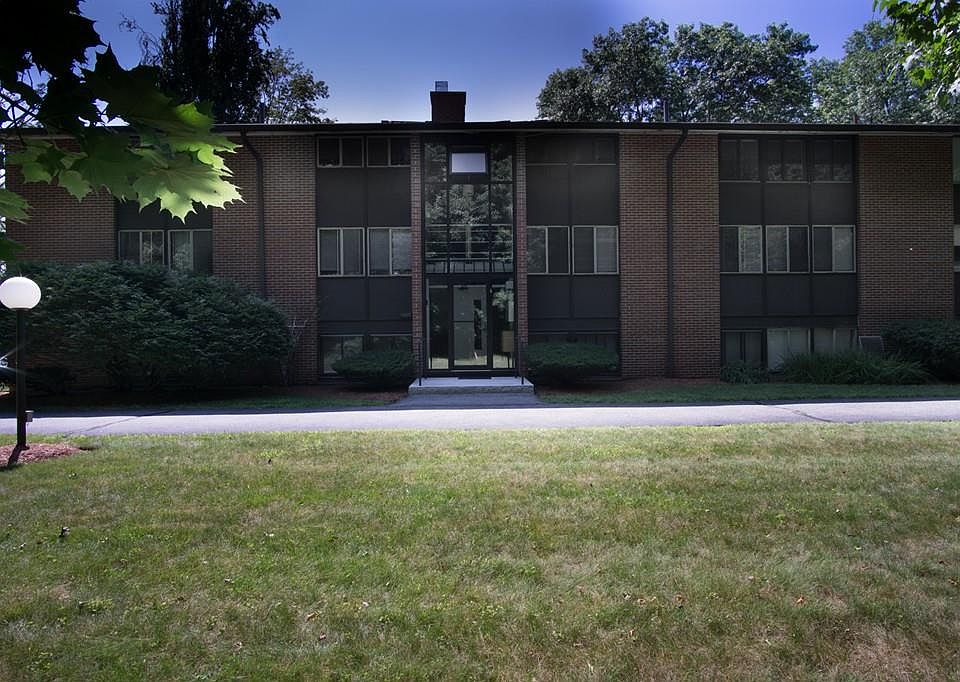 1st image of 5 Longwood Dr APT 4