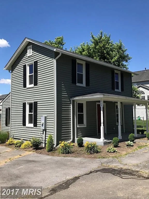 1065 Green St photo 1