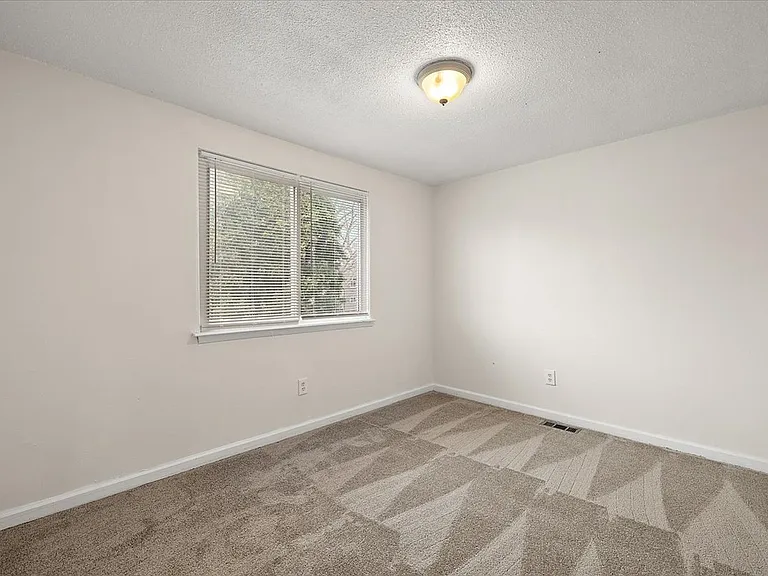 219 Ashland St — Photo 27