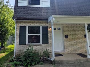 393 S Oriole Trl, Crystal Lake, IL 60014