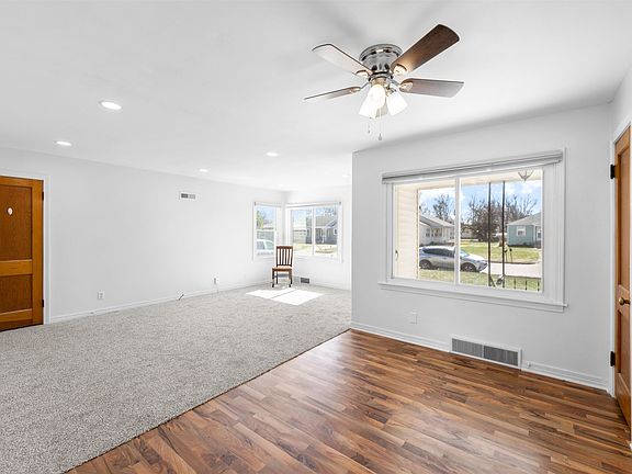 3rd image of 421 E Kirwin Ave