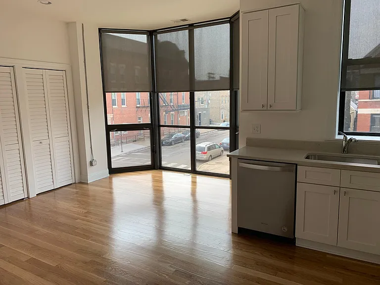 1458 W Blackhawk St #2R — Photo 14