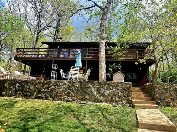 589 Cable Point Dr, Climax Springs, MO 65324