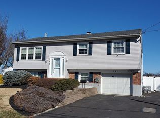 381 Byron Rd, Warminster, PA 18974