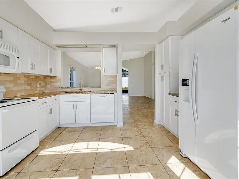 1538 Avleigh Cir — Photo 8