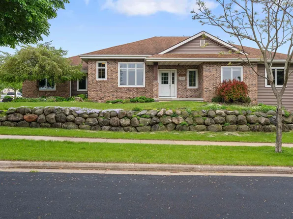412 N Ridge Dr, Waunakee, WI 53597