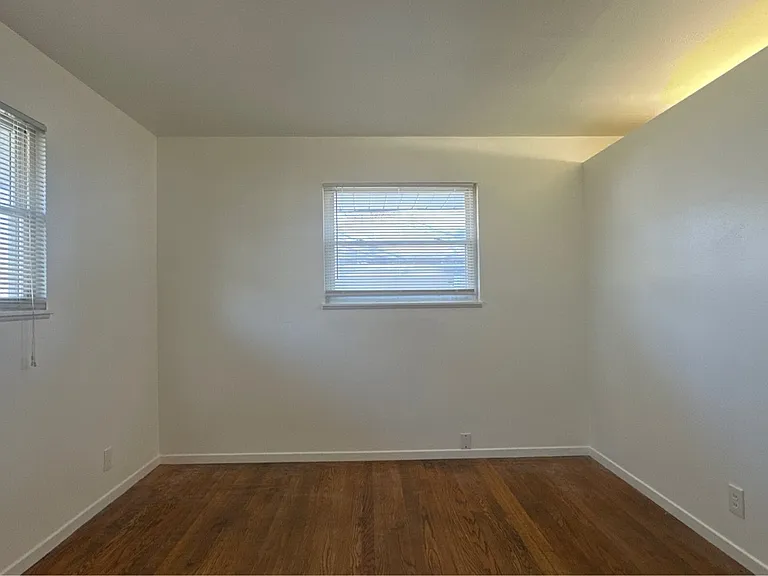 10748 Spring Garden Dr — Photo 16