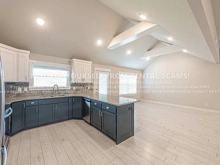 313 N Tacoma St — Photo 6