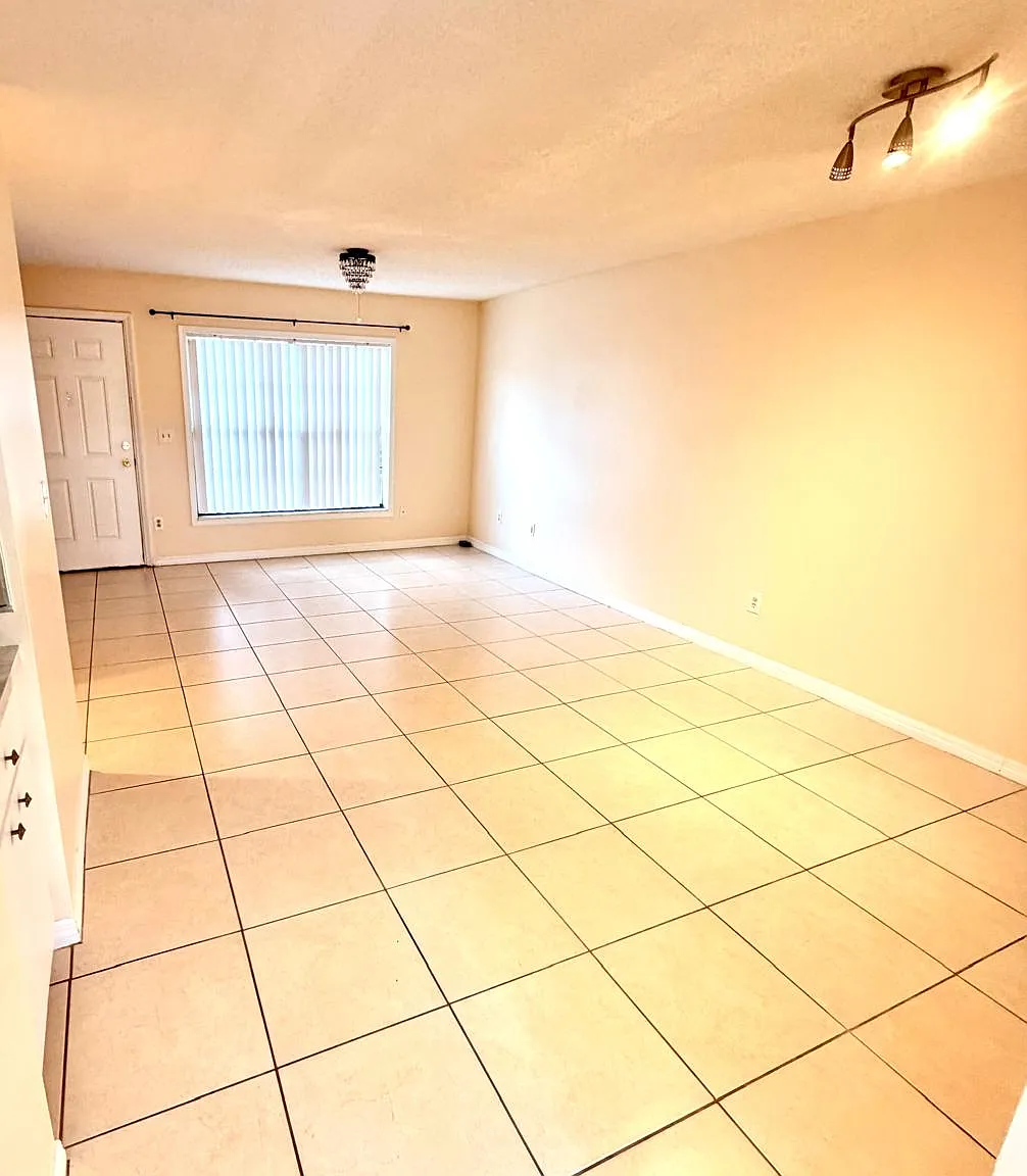 7327 Forest Hill Ct — Photo 4