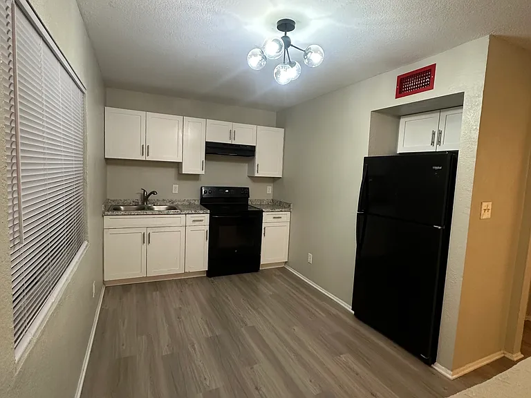 2225 E Wood St #D — Photo 2