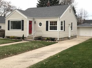 4622 N Woodruff Ave, Whitefish Bay, WI