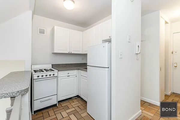 Rented by Bond New York | media 27